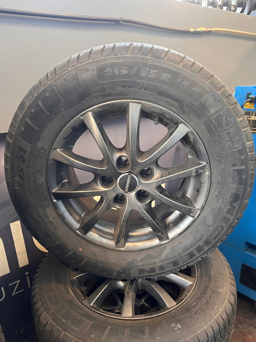 Gomme invernali 215/65/15 104/102T Michelin.