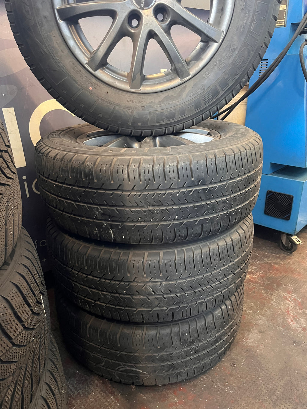 Gomme invernali 215/65/15 104/102T Michelin.