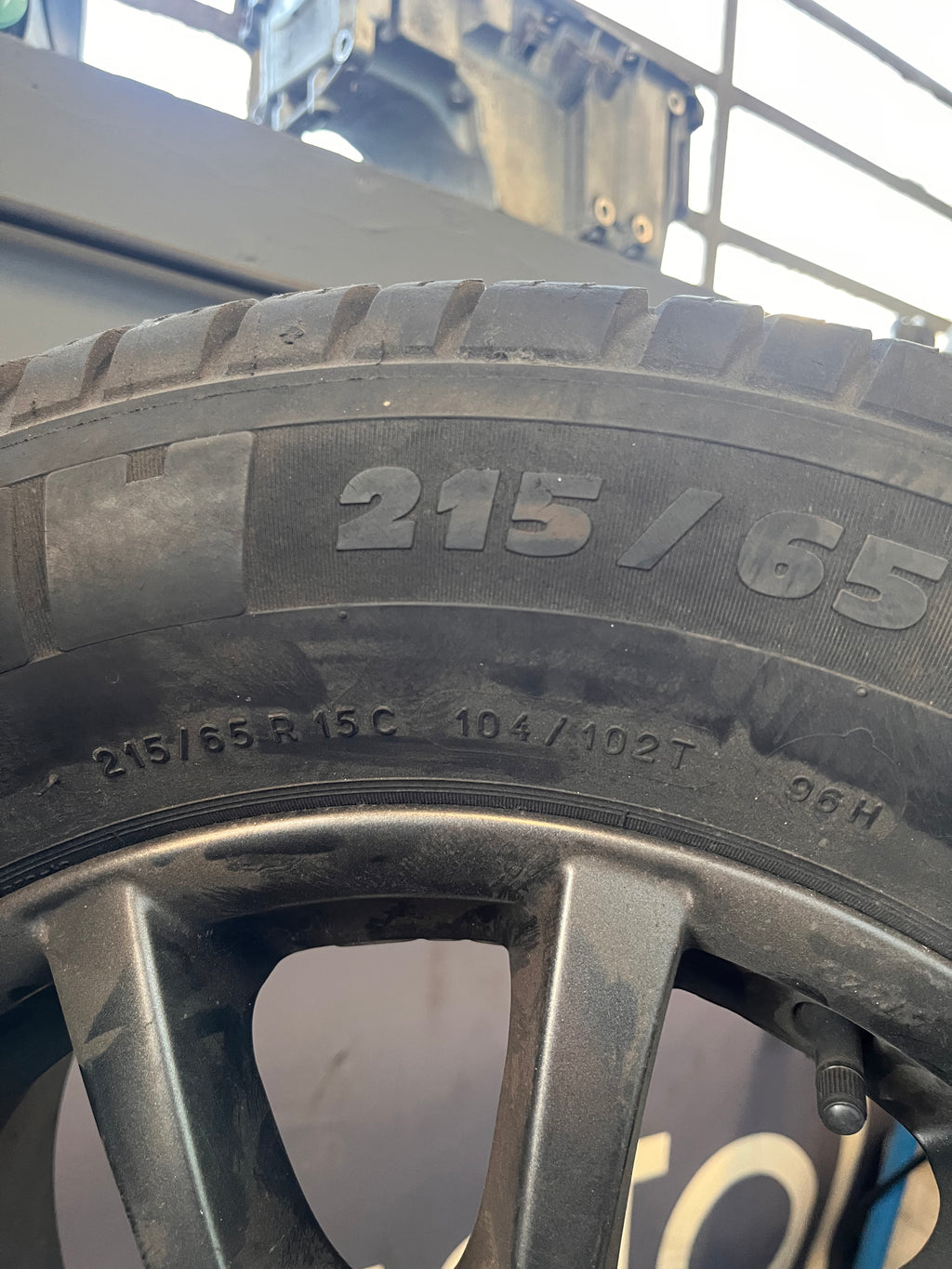 Gomme invernali 215/65/15 104/102T Michelin.